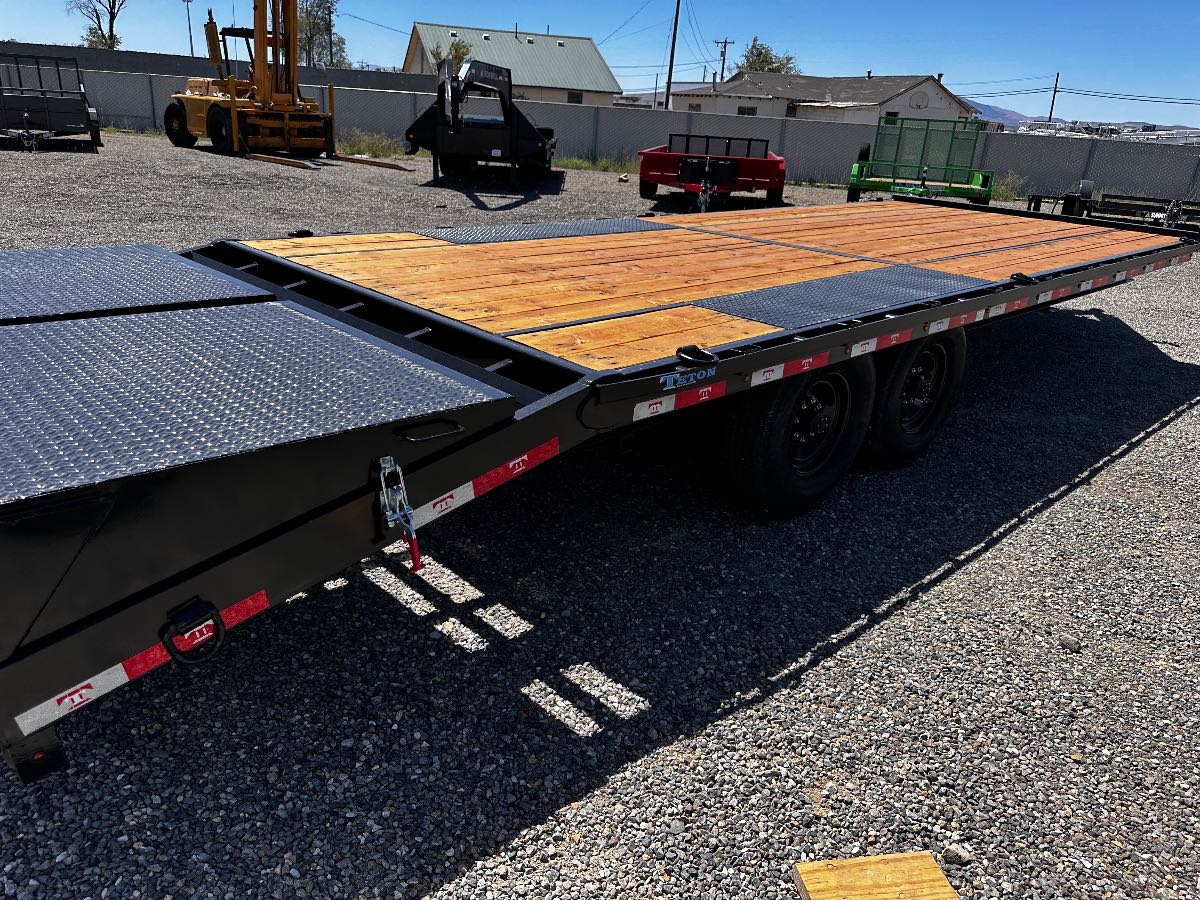 2026 Teton 20+5 DECKOVER New equipment / flatbed trailer, 102X20, 16,000 lb GVWR, for sale at The Trailer Store in Winnemucca, Nevada (I-80), stock #TTS-F400159 — deck and bed detail