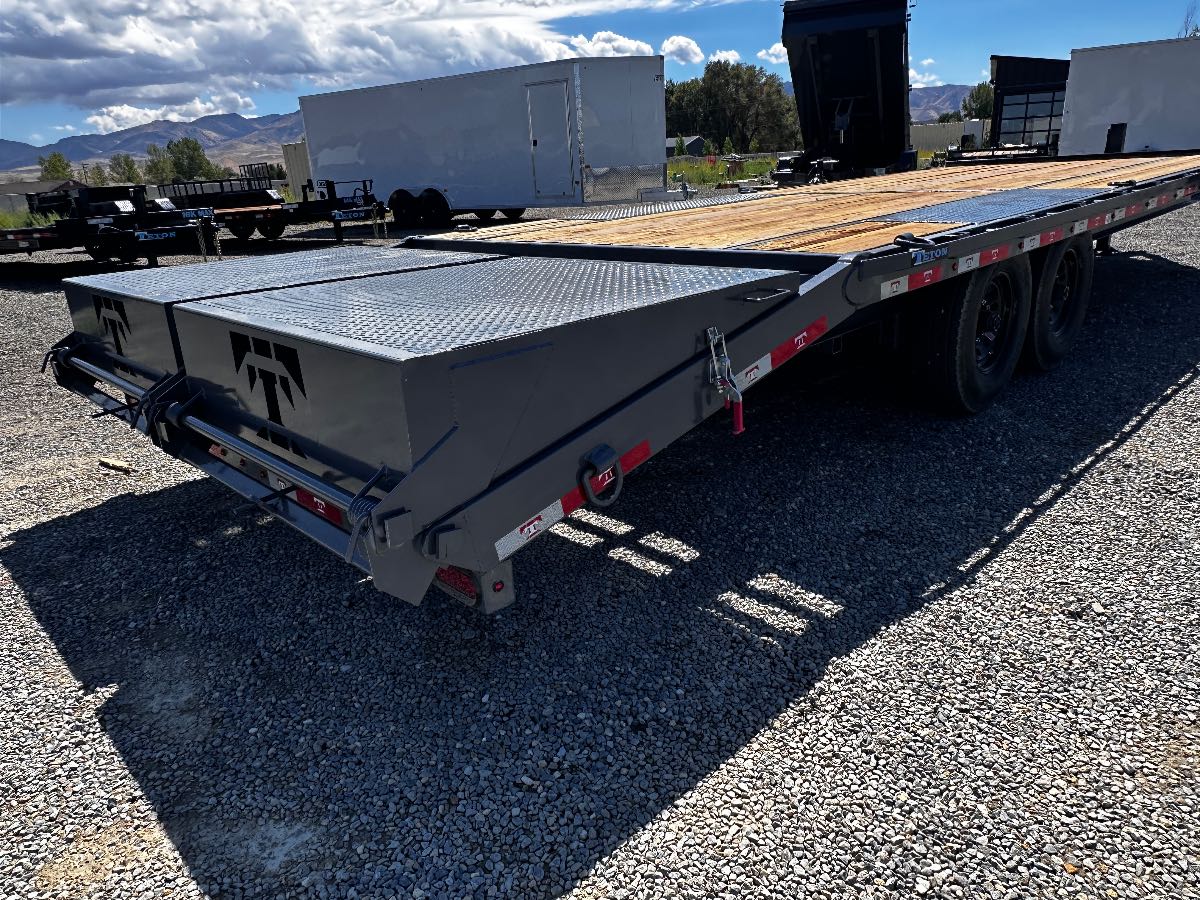 2026 Teton 20+5 DECKOVER New equipment / flatbed trailer, 102X25, 16,000 lb GVWR, for sale at The Trailer Store in Winnemucca, Nevada (I-80), stock #TTS-F400161 — axles and undercarriage