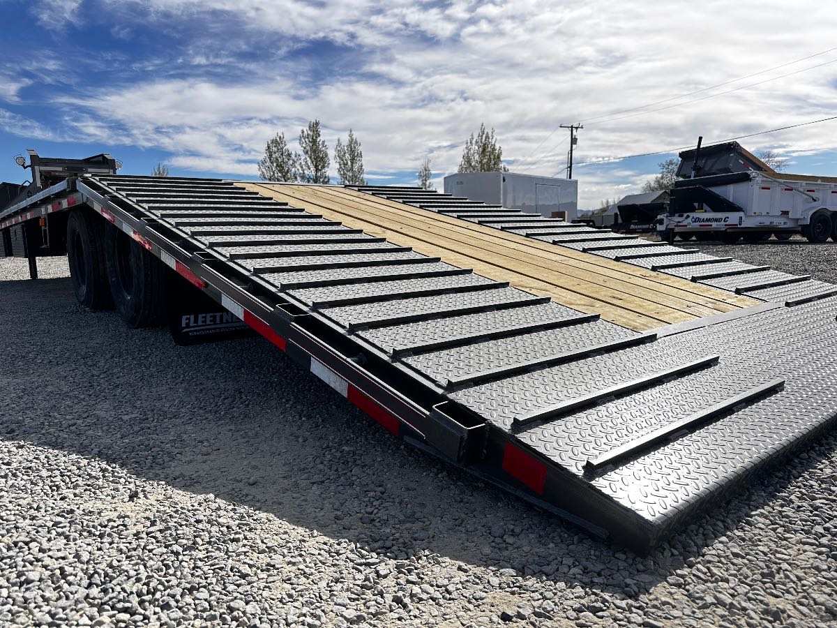 2027 Diamond C FMAX212 2.0 Engineered Beam 25.9K w/ Hydraulic Dovetail Pacesetter New equipment / flatbed trailer, 35X102, 25,900 lb GVWR, for sale at The Trailer Store in Winnemucca, Nevada (I-80), stock #TTS-319509 — deck and bed detail
