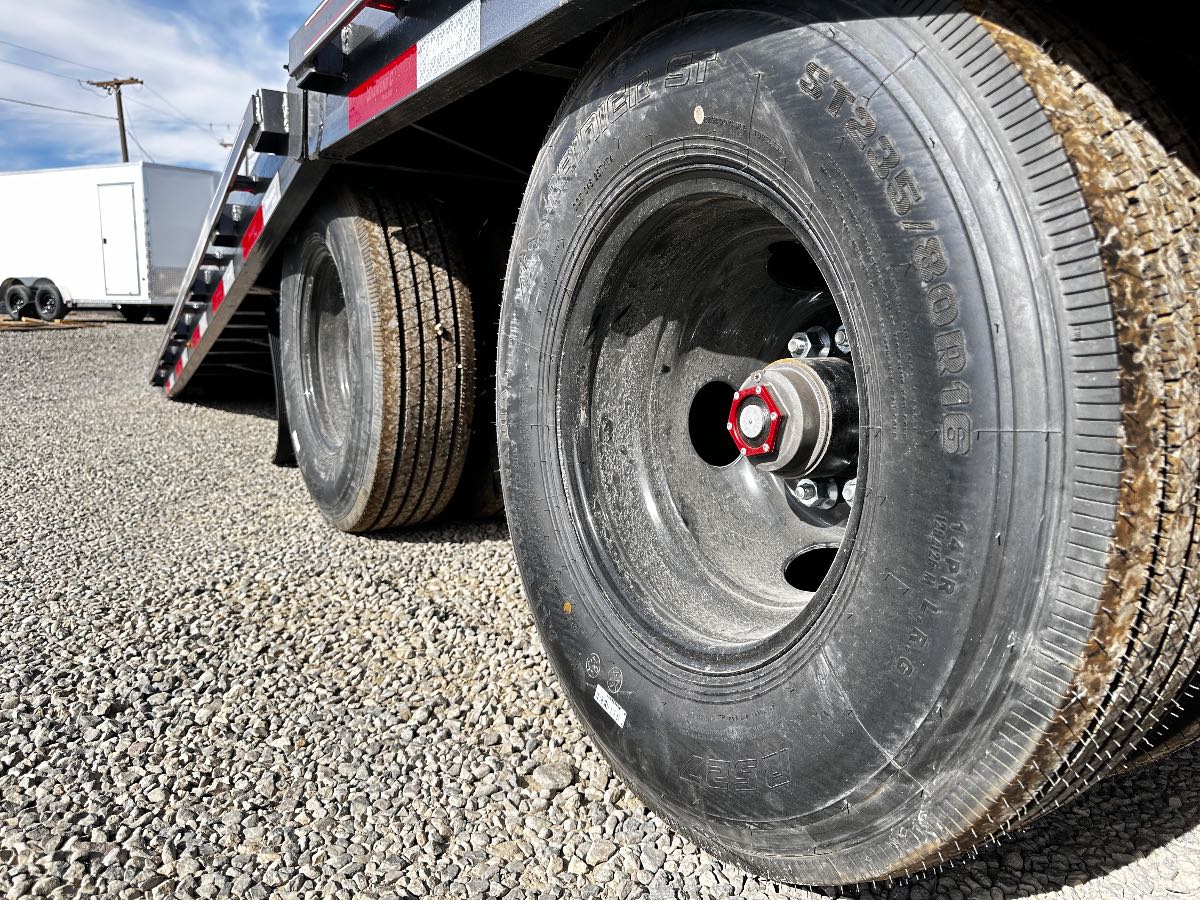 2027 Diamond C FMAX212 2.0 Engineered Beam 25.9K w/ Hydraulic Dovetail Pacesetter New equipment / flatbed trailer, 35X102, 25,900 lb GVWR, for sale at The Trailer Store in Winnemucca, Nevada (I-80), stock #TTS-319509 — rear and ramp view