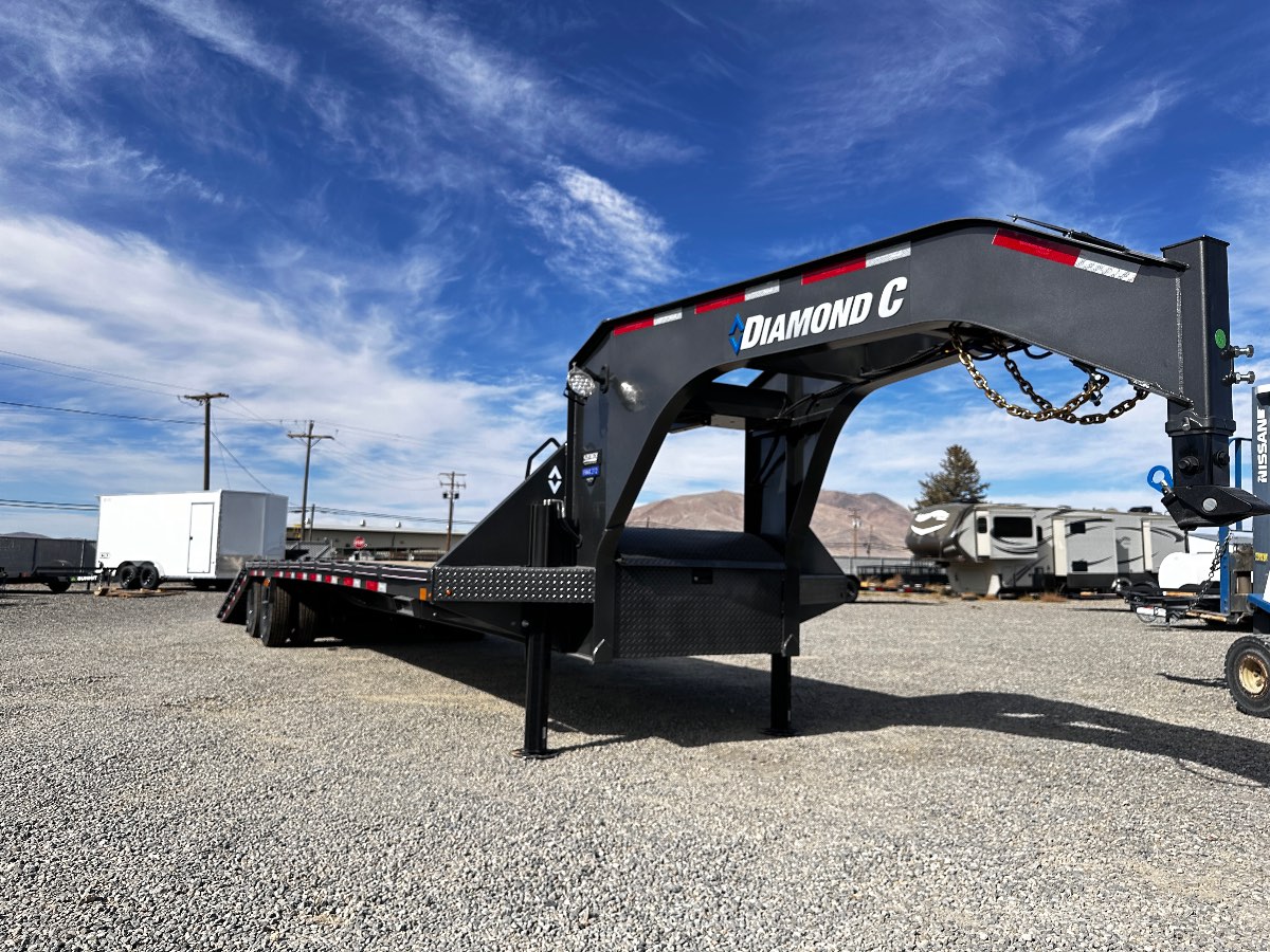 2027 Diamond C FMAX212 2.0 Engineered Beam 25.9K w/ Hydraulic Dovetail Pacesetter New equipment / flatbed trailer, 35X102, 25,900 lb GVWR, for sale at The Trailer Store in Winnemucca, Nevada (I-80), stock #TTS-319509 — exterior side view 2027 Diamond C FMAX212 2.0 Engineered Beam 25.9K w/ Hydraulic Dovetail Pacesetter New equipment / flatbed trailer, 35X102, 25,900 lb GVWR, for sale at The Trailer Store in Winnemucca, Nevada (I-80), stock #TTS-319509 — exterior side view